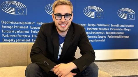 Max Felicitas: “Nel porno guadagni da 200 euro a scena. La ...